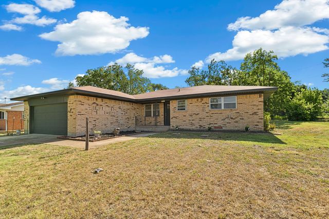 609 S Farmington Road, Howe, TX 75459