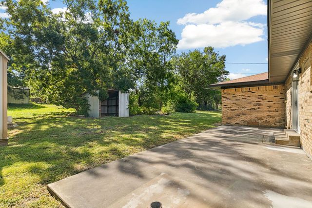 609 S Farmington Road, Howe, TX 75459