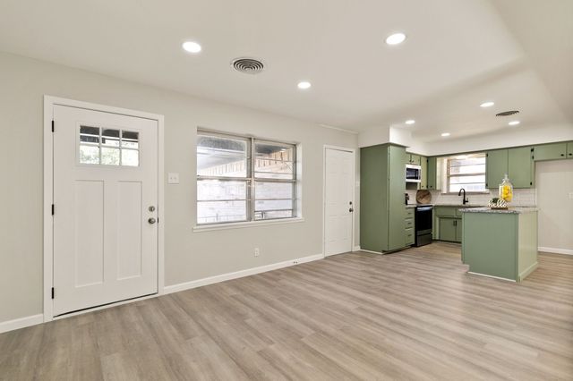 609 S Farmington Road, Howe, TX 75459