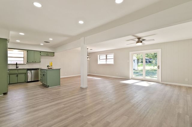 609 S Farmington Road, Howe, TX 75459