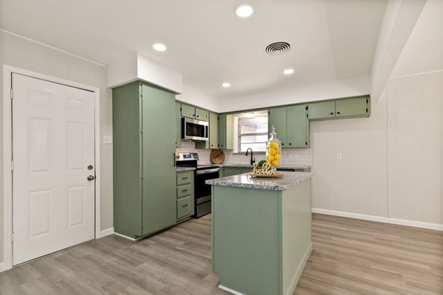 609 S Farmington Road, Howe, TX 75459