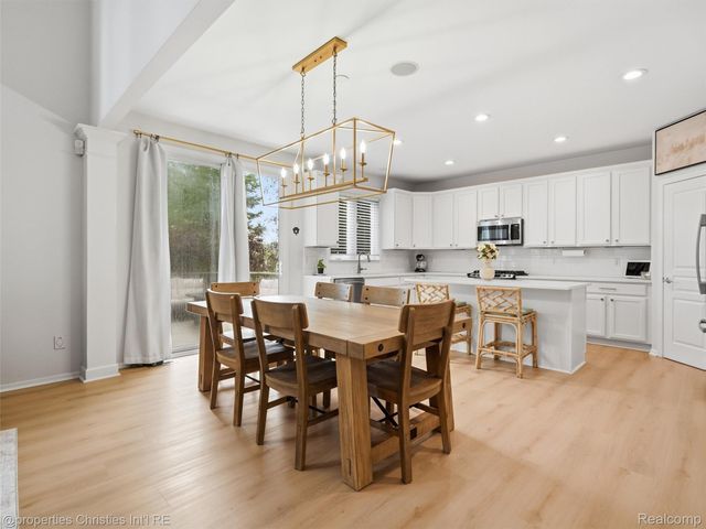 24307 Padstone Dr, Lyon Charter Township, MI 48178