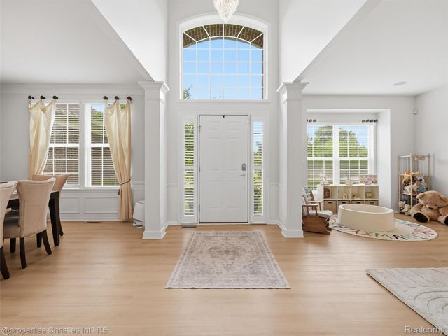 24307 Padstone Dr, Lyon Charter Township, MI 48178