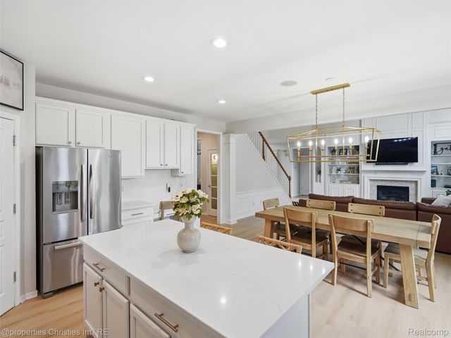 24307 Padstone Dr, Lyon Charter Township, MI 48178