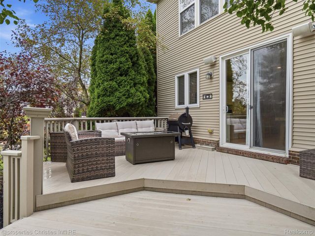 24307 Padstone Dr, Lyon Charter Township, MI 48178