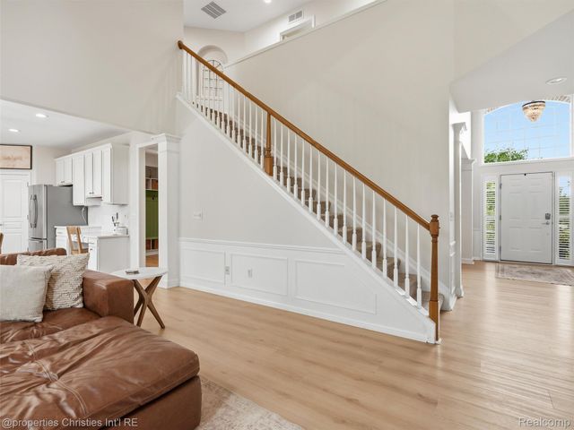 24307 Padstone Dr, Lyon Charter Township, MI 48178