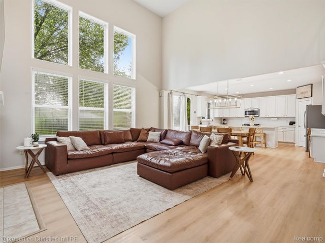24307 Padstone Dr, Lyon Charter Township, MI 48178