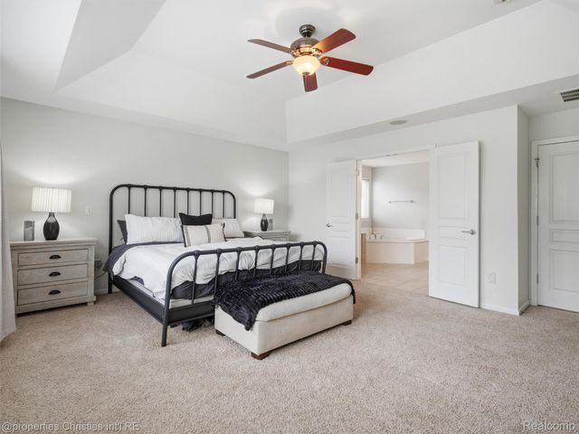24307 Padstone Dr, Lyon Charter Township, MI 48178