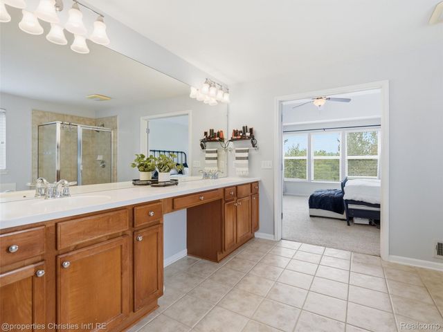 24307 Padstone Dr, Lyon Charter Township, MI 48178
