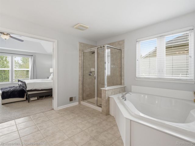24307 Padstone Dr, Lyon Charter Township, MI 48178
