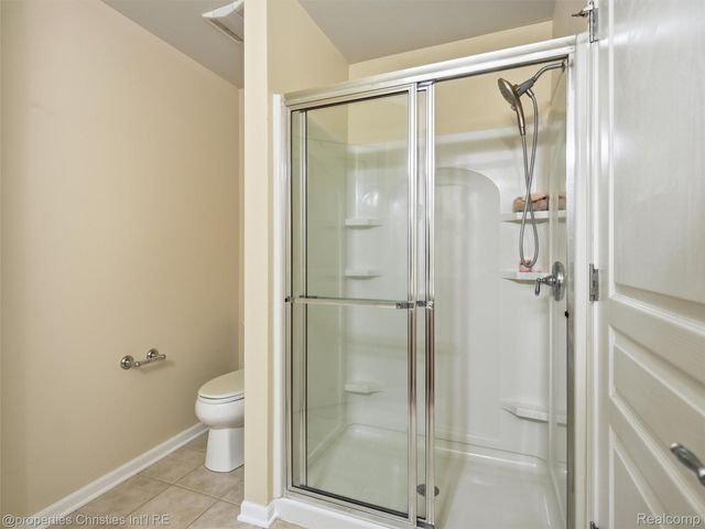 24307 Padstone Dr, Lyon Charter Township, MI 48178