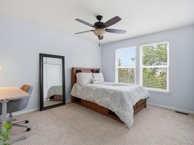 24307 Padstone Dr, Lyon Charter Township, MI 48178