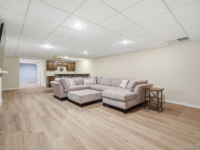 24307 Padstone Dr, Lyon Charter Township, MI 48178