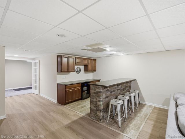 24307 Padstone Dr, Lyon Charter Township, MI 48178