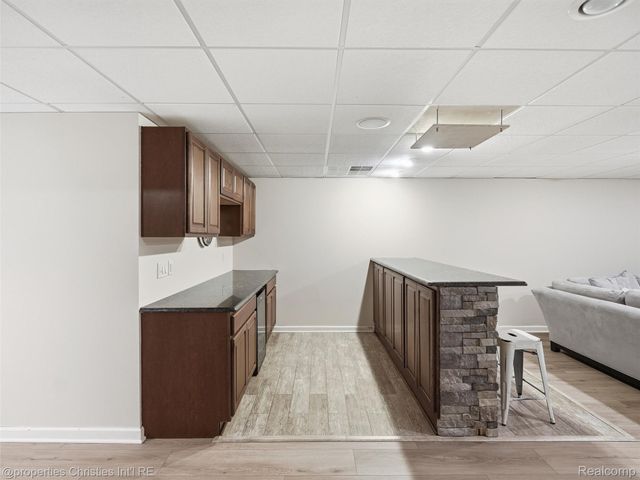 24307 Padstone Dr, Lyon Charter Township, MI 48178