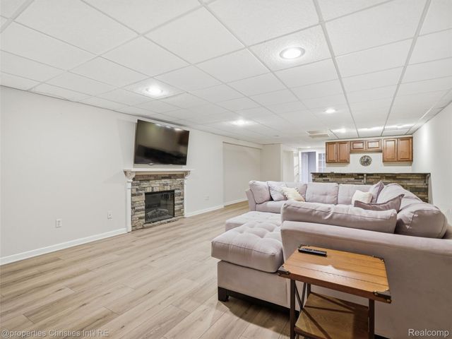 24307 Padstone Dr, Lyon Charter Township, MI 48178