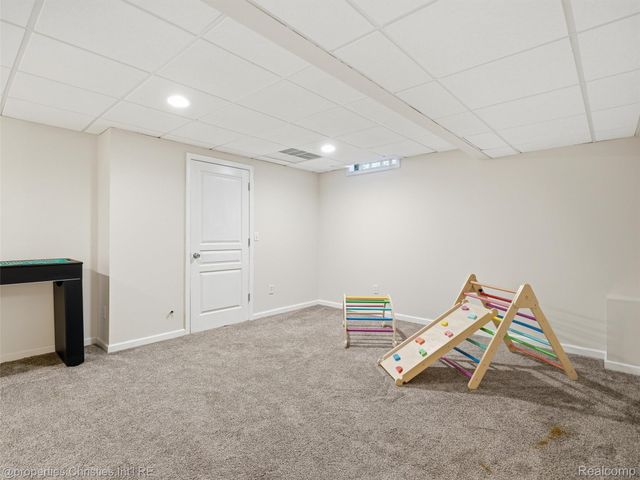 24307 Padstone Dr, Lyon Charter Township, MI 48178