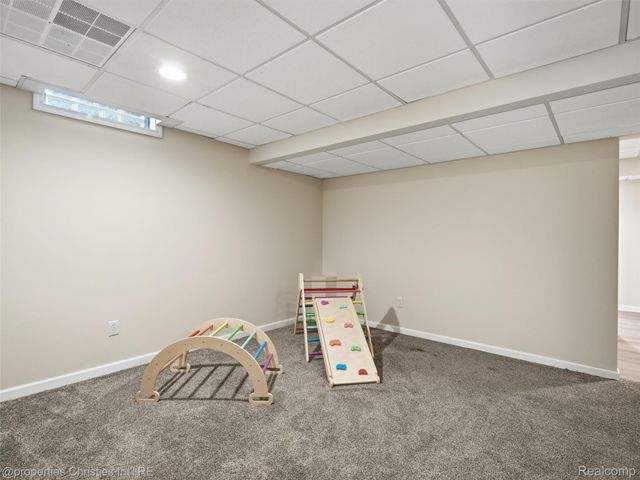 24307 Padstone Dr, Lyon Charter Township, MI 48178