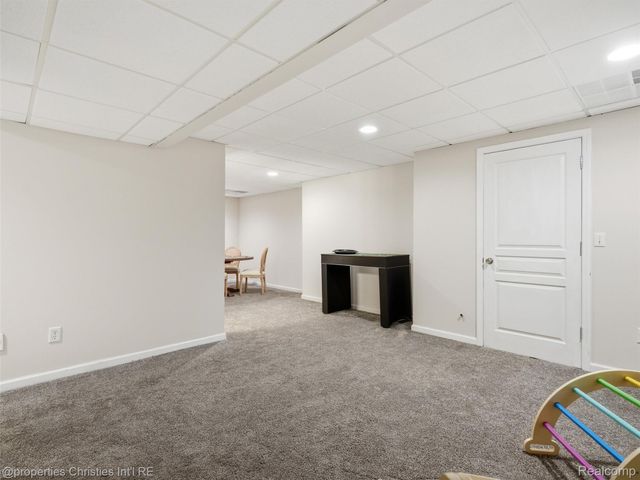 24307 Padstone Dr, Lyon Charter Township, MI 48178