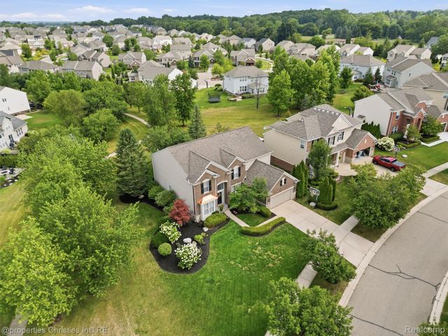 24307 Padstone Dr, Lyon Charter Township, MI 48178