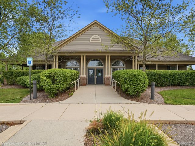24307 Padstone Dr, Lyon Charter Township, MI 48178