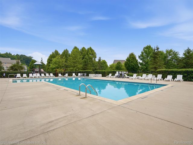24307 Padstone Dr, Lyon Charter Township, MI 48178