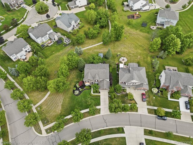 24307 Padstone Dr, Lyon Charter Township, MI 48178