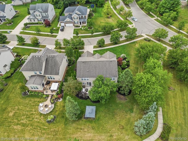 24307 Padstone Dr, Lyon Charter Township, MI 48178