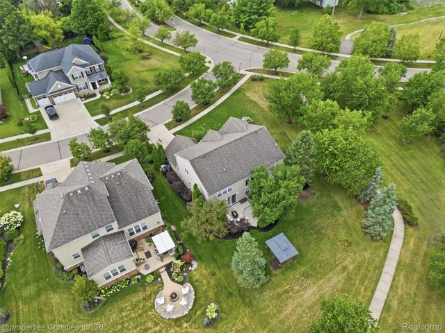 24307 Padstone Dr, Lyon Charter Township, MI 48178