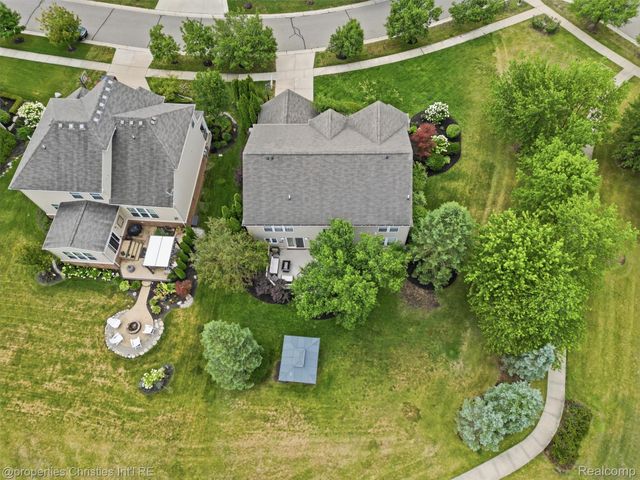 24307 Padstone Dr, Lyon Charter Township, MI 48178