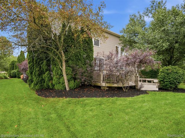 24307 Padstone Dr, Lyon Charter Township, MI 48178