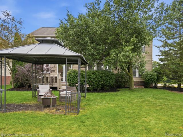 24307 Padstone Dr, Lyon Charter Township, MI 48178