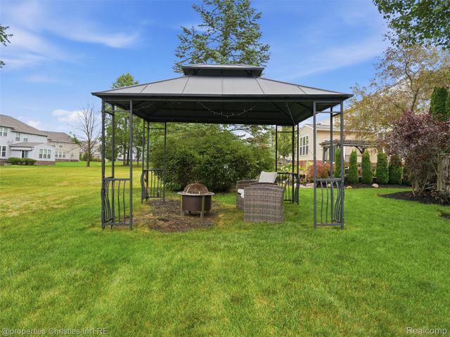 24307 Padstone Dr, Lyon Charter Township, MI 48178