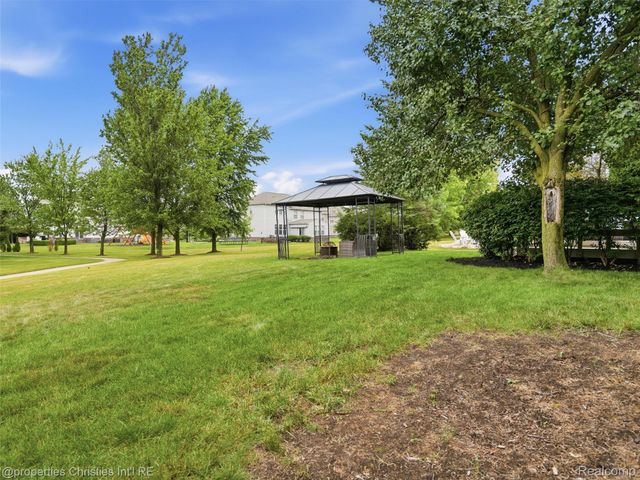 24307 Padstone Dr, Lyon Charter Township, MI 48178