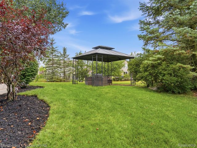 24307 Padstone Dr, Lyon Charter Township, MI 48178