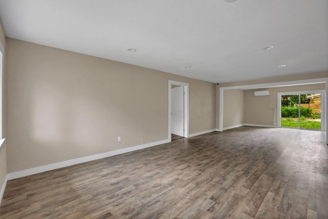 5823 Lyndhurst Drive, Houston, TX 77033