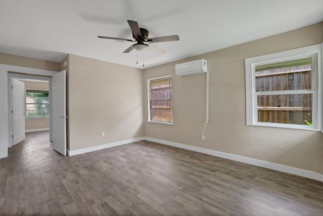 5823 Lyndhurst Drive, Houston, TX 77033