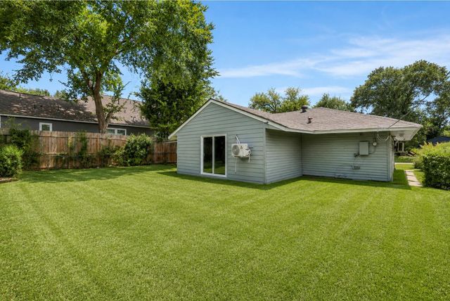 5823 Lyndhurst Drive, Houston, TX 77033