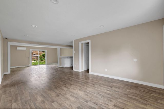 5823 Lyndhurst Drive, Houston, TX 77033