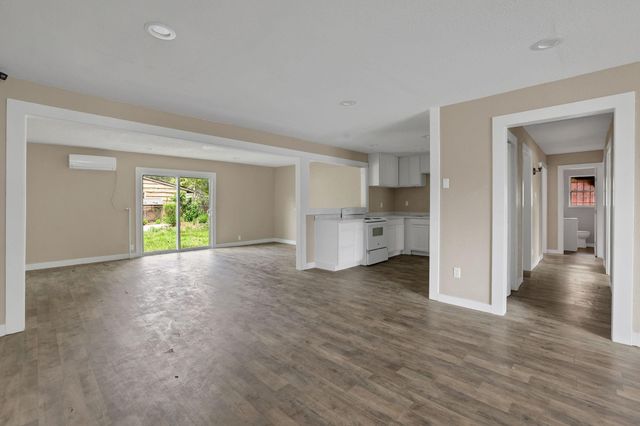 5823 Lyndhurst Drive, Houston, TX 77033