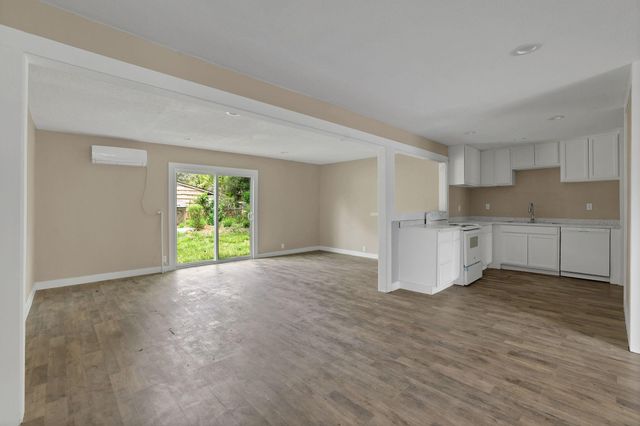 5823 Lyndhurst Drive, Houston, TX 77033