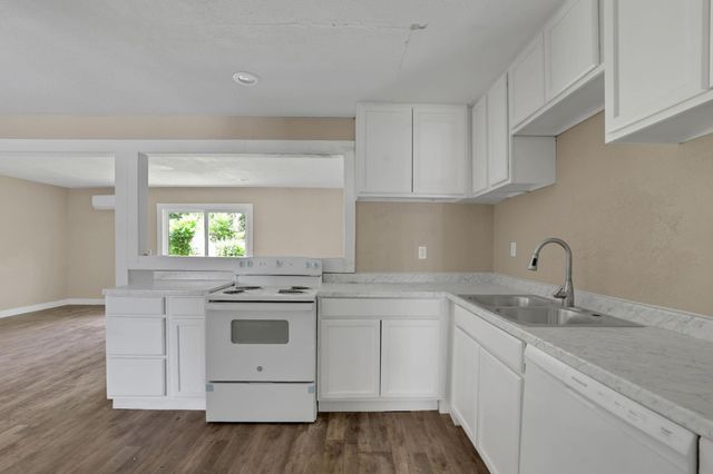 5823 Lyndhurst Drive, Houston, TX 77033