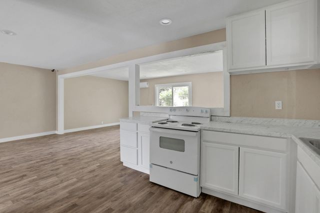 5823 Lyndhurst Drive, Houston, TX 77033