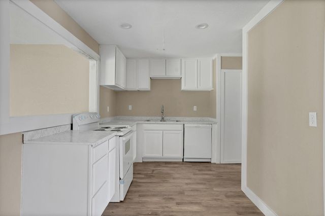 5823 Lyndhurst Drive, Houston, TX 77033