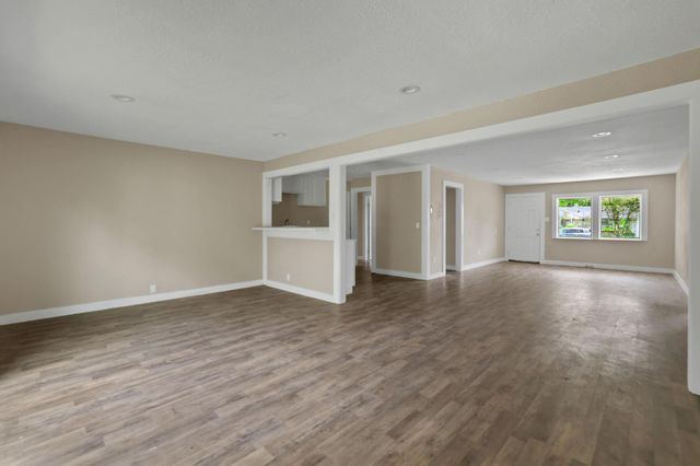 5823 Lyndhurst Drive, Houston, TX 77033