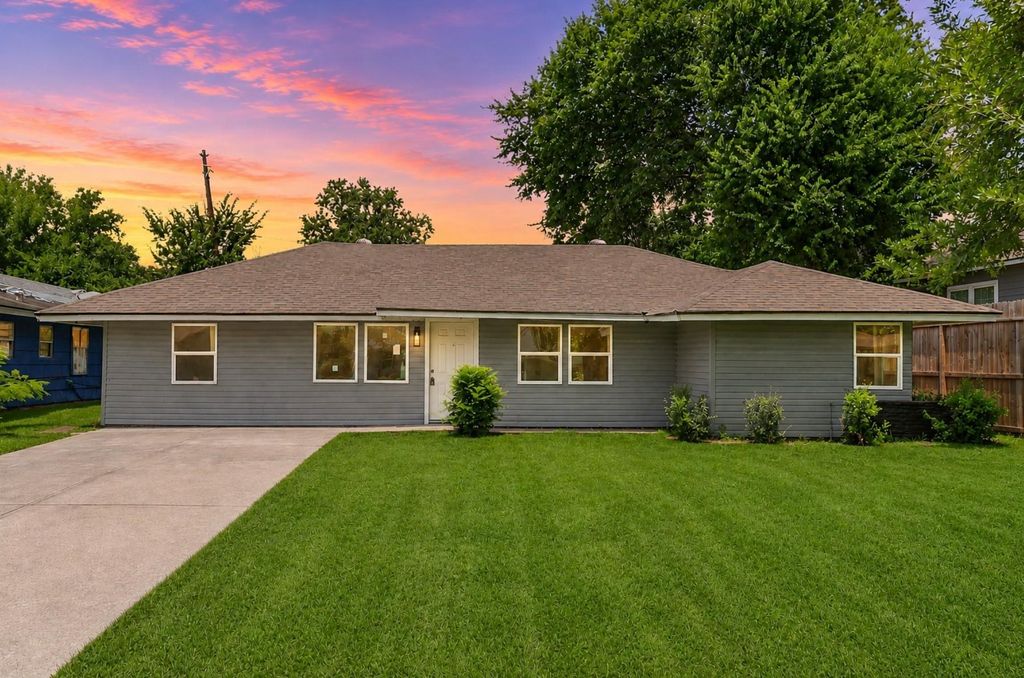 5823 Lyndhurst Drive, Houston, TX 77033