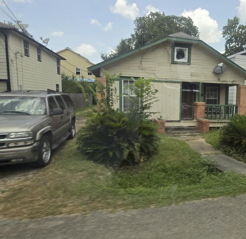 821 E 38th Street, Houston, TX 77022