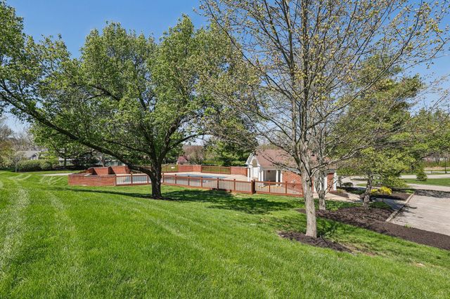 7112 Sweetwater Drive, Florence, KY 41042