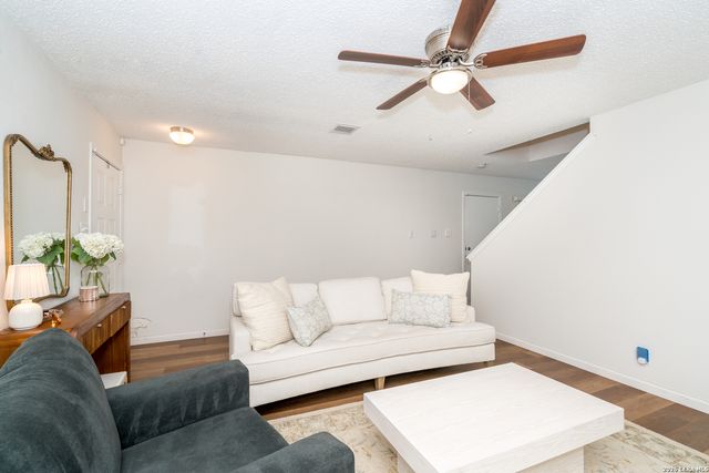 8903 Kenton Briar, San Antonio, TX 78240