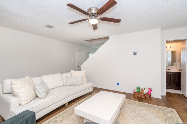8903 Kenton Briar, San Antonio, TX 78240